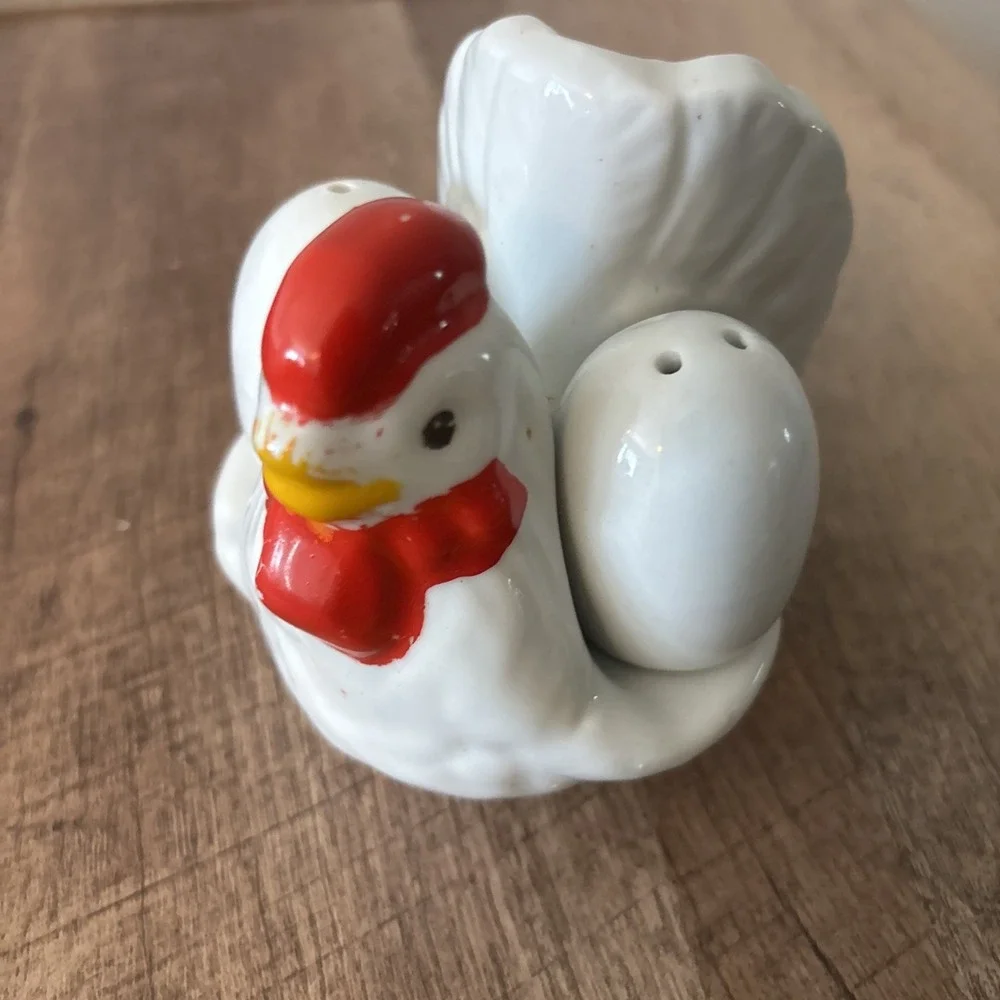 Vintage Stoneware CHICKEN HEN Salt Pepper Shakers Set Cottage Core Grandma Core